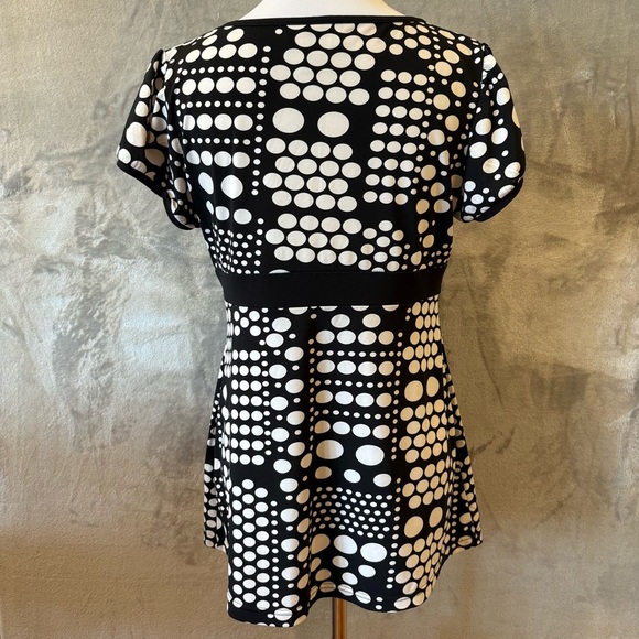 Polka-Dot Geometric Flowy Top Sz M - Picture 4 of 8
